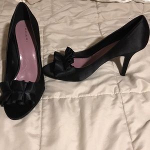 Tahari black heels